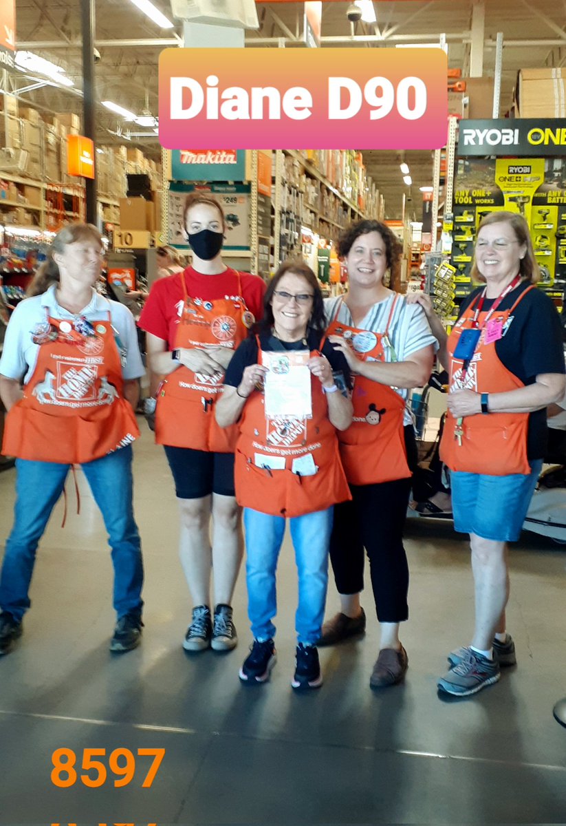 Auburn Associate giving some Homer Love to fellow D90 Associate Diane for  living Home Depot's Core Values on a daily basis. Despite the MANY CHALLENGES she faces daily, her positive disposition never wavers. Thank you Diane.
#D172Proud
#PacNorthProud
#AuburnsAllstars