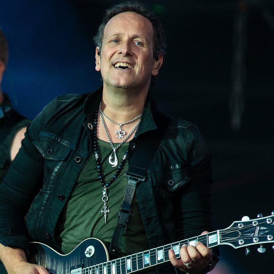 Happy birthday to and \s Vivian Campbell!   