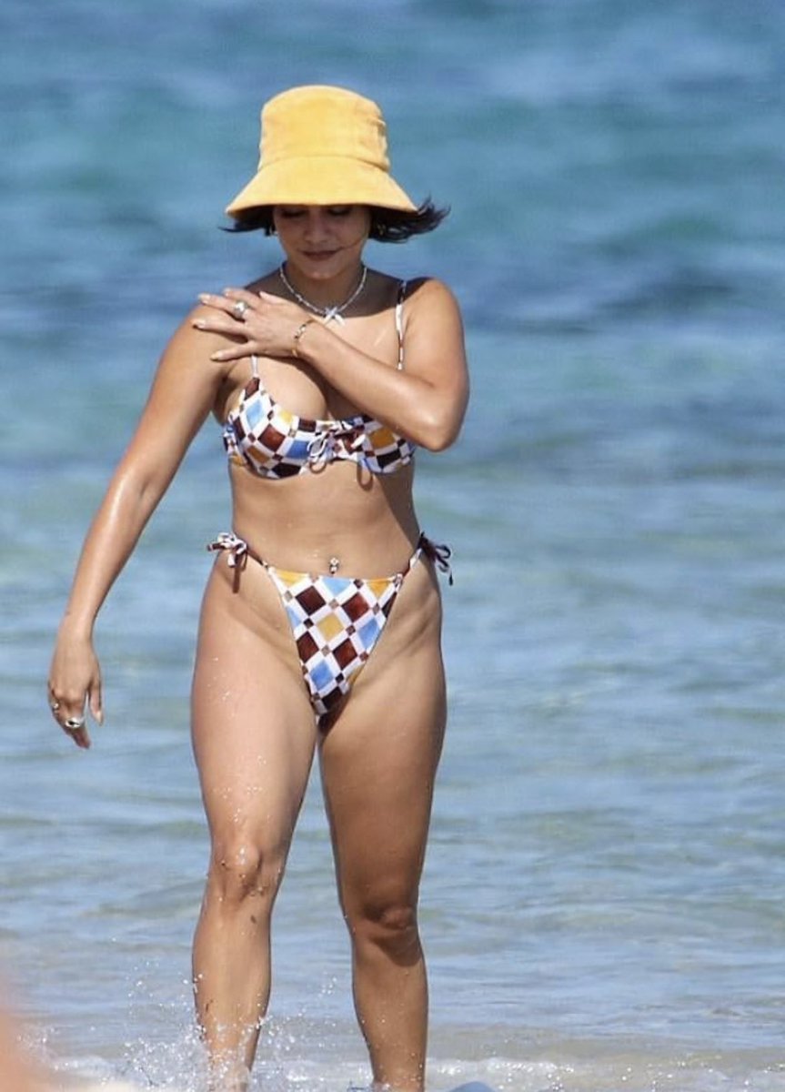 Waiting for y’all at the beach💋