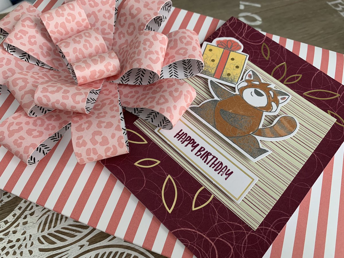 Handmade birthday card and decorated gift box. #birthday #handmade nienks.com