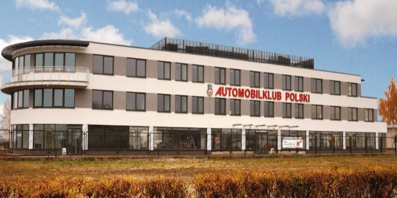 Na terenie Automobilklubu Polski powstał plac egzaminacyjny dla jednośladów. Pozwoli to na zwiększenie liczby egzaminowanych kandydatów na motocyklistów. 

warszawa.pl/za-oknem/egzam…

#KursyMotocyklowe #PrawoJazdy #Warszawa #Bemowo