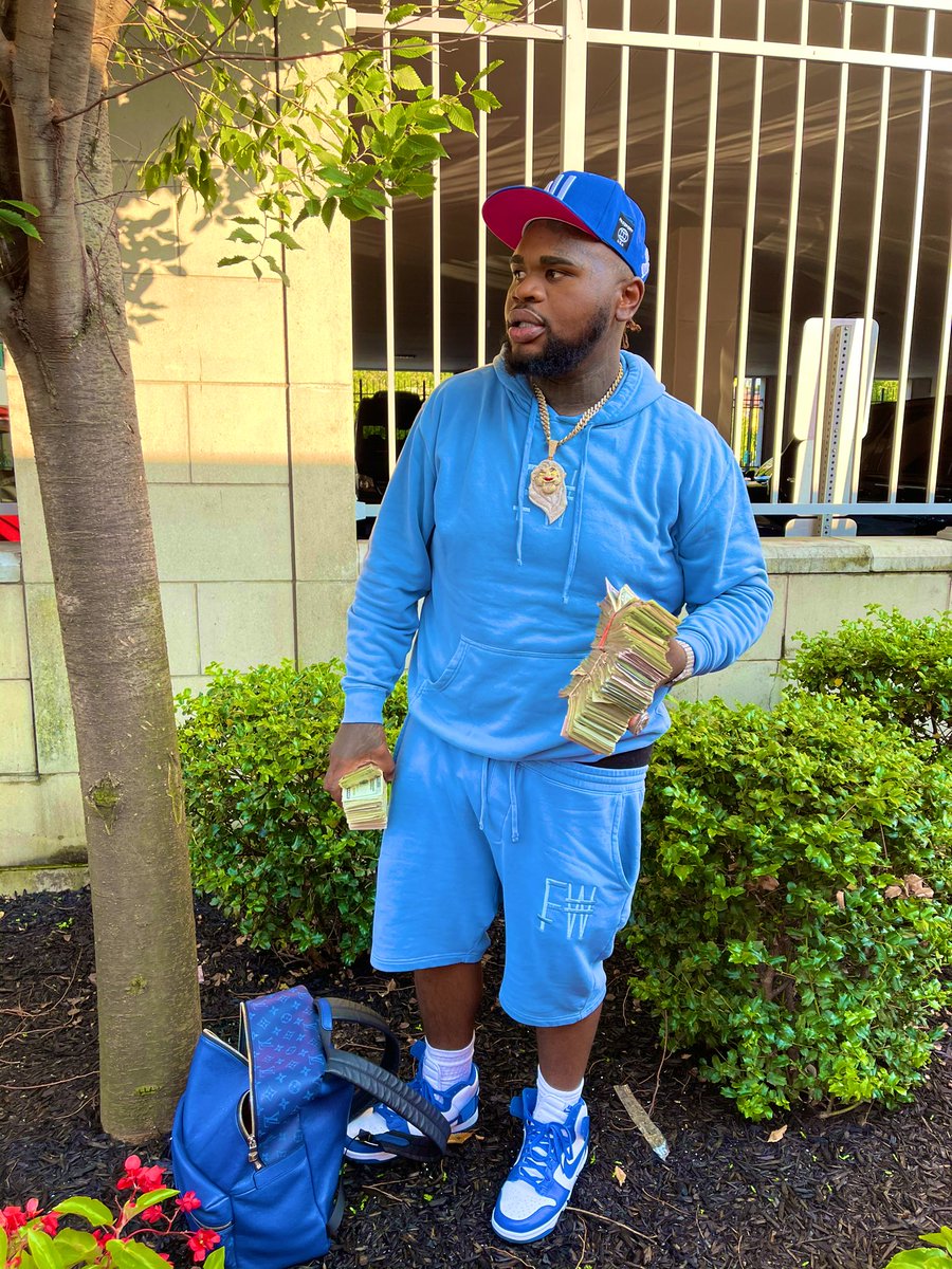 fatboysse83's tweet image. WE BOTH GOT BOATS BUT THEY AINT THE SAME ⛵️💎 #WEBLESSED !