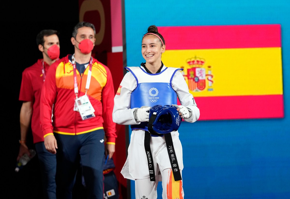 COE_es's tweet photo. 🔥 ¿QUIÉN DIJO MIEDO? 

🇪🇸 @ACerezoPodium, vence a la vigente medallista de plata Olímpica y 2️⃣ del ranking, y se clasifica a los cuartos de final. 

ESPECTACULAR. 
#ElCorazónDeEspaña
@TAEKWONDORFET https://t.co/32Zaiu8Hzs