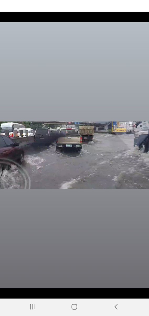 WcNyx's tweet photo. @PatrickTOlalia From a friend's story. 36mins ago. May post din sa twitter nang slex aouthbound heavy traffic endtail is at susana https://t.co/X7cuVQbmgk