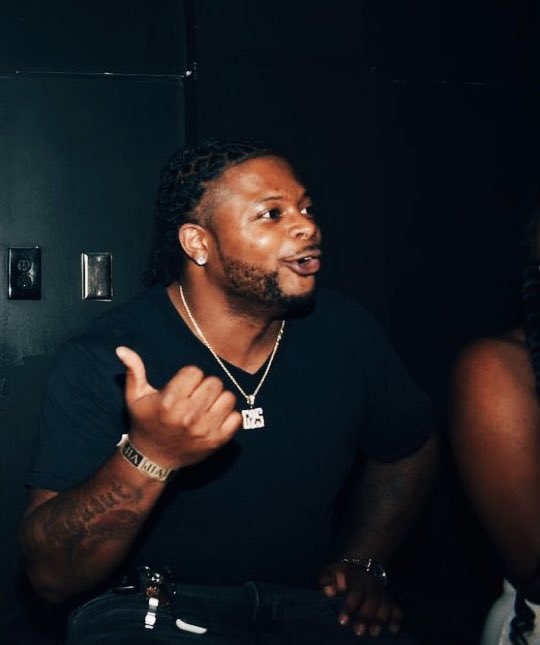 IamDjKnockOut's tweet photo. I was probably lit talkin 💩 https://t.co/NuY5c7fzny