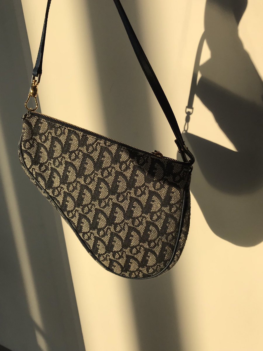 FITHOUSE4's tweet photo. Vintage Dior

トロッター柄サドルポーチ　¥82,500（税込）

人気再熱中のディオールのアイコニックなサドル型のデザイン！

是非店頭でご覧下さい☺︎

https://t.co/iusyVJZSlQ https://t.co/xs5ALbKluR