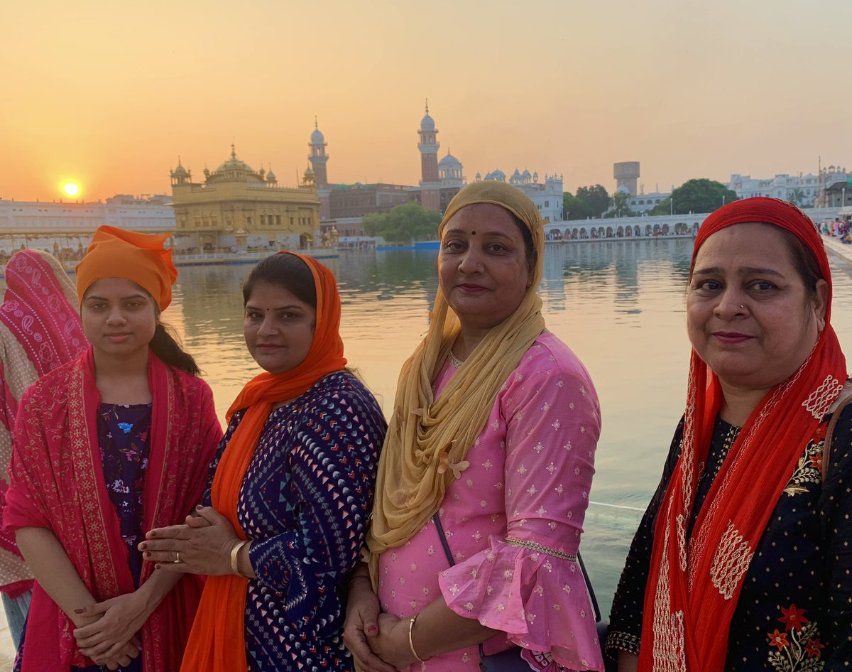 WalterJLindner's tweet photo. No better way to begin visit to Punjab than early morning visit to Amritsars magical #GoldenTemple! Inspired by message of peace + solidarity. Remember Gurudwaras helping w/ food &amp; oxygen langars during #Covid crisis. 
ਵਾਹਿਗਰੂ ਜੀ ਕਾ ਖ਼ਾਲਸਾ।।
ਵਾਹਿਗੁਰੂ ਜੀ ਕੀ ਫਤਿਹ।। 🙏☺ 
@AA_Kultur https://t.co/WvDKcCphTl