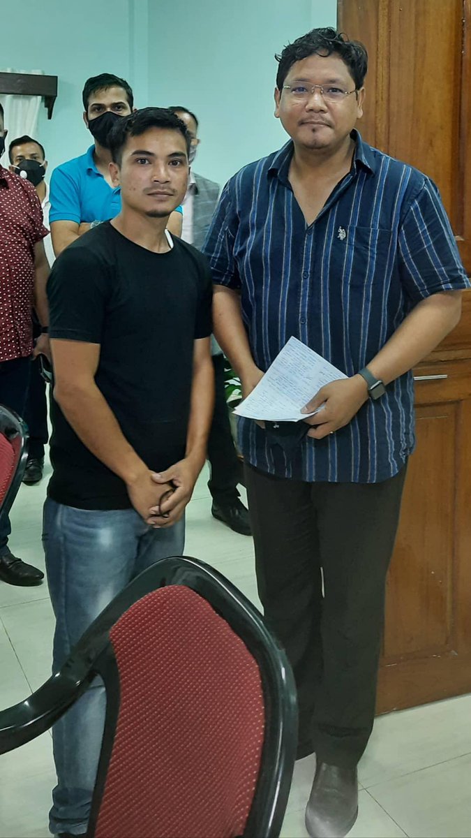 DjbWriang's tweet photo. A moment with dynamic leader and icon of meghalaya politicians.....thankyou very much sir.. https://t.co/ArwOxx7ggt