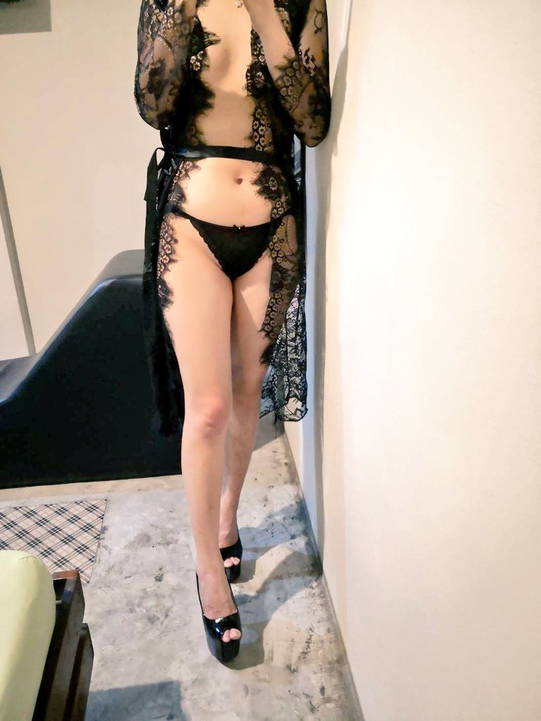 wife show tweet media