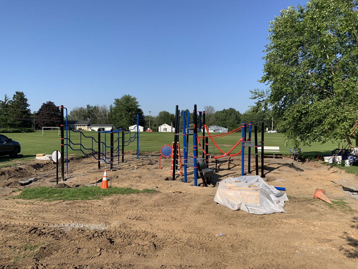 MVail23's tweet photo. Palmer Playground Build #teamwork #community https://t.co/rQDjMe4gtI