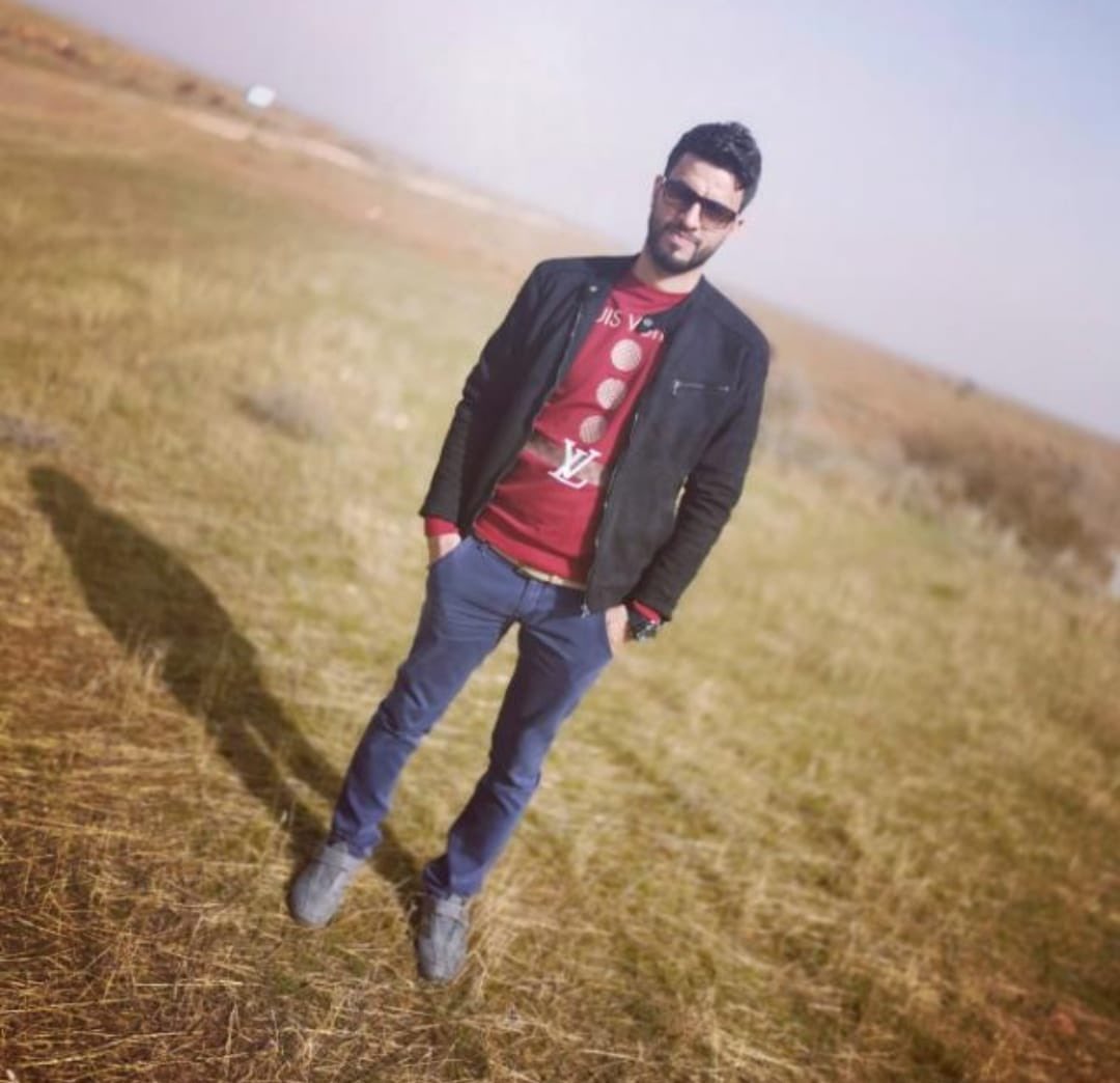 alifarhan7f's tweet photo. "محمد حسون لعيبي" قاتل الشهيد جاسب الهليجي ، ابو #علي_جاسب ، يجب محاكمته علنا وامام الرأي العام ، والاهم :

ماهو دافع القتل ، ولمن ينتمي ، ماكو داعي يطلع يحجيلنا شون نفذ عملية القتل @MAKadhimi .

#محاكمة_قاتل_جاسب https://t.co/p2QR0iej77
