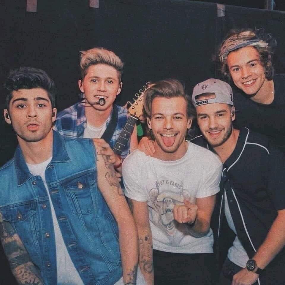 __________oreu's tweet image. No tienen idea de lo bonito que es este fandom y lo grandioso que fue crecer junto a @onedirection @Louis_Tomlinson @LiamPayne @NiallOfficial #11YearOfOneDirection #11YearsOfClowning #11yearsonedirection #11years1d #LouisTomlinson #NiallHoran #ZaynMalik #HarryStyles #LiamPayne