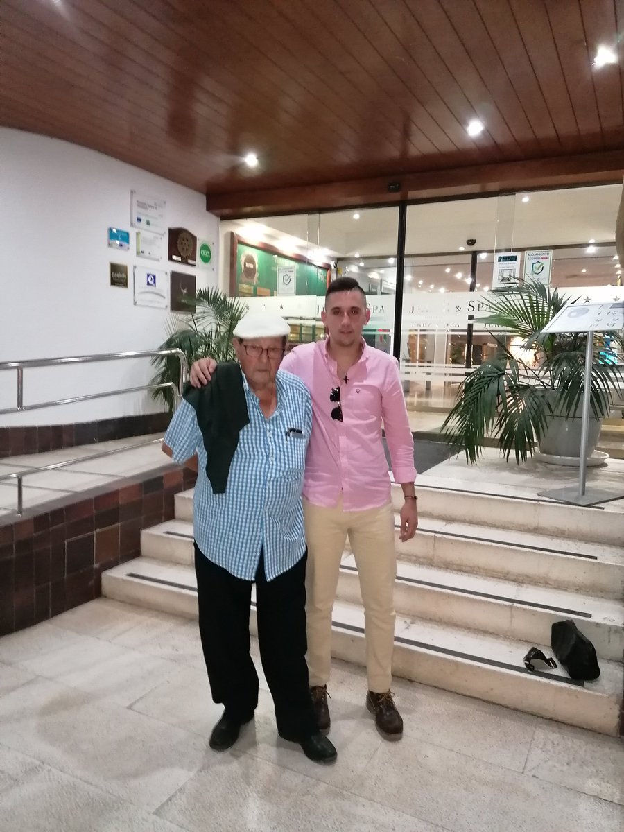 luis_cid_1998's tweet photo. Las cosas llegan, claro que llegan... Te mereces todo lo bueno que te pase #Chuli
Emborrachados de arte, sabor, torería... Hoy en Jerez 🍀😍
Juan Ortega
@juanortegapr https://t.co/3Tk1KAQw1K
