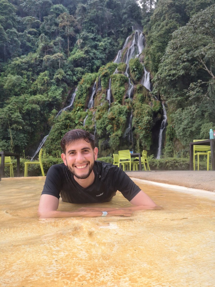 Leme48478690's tweet photo. Los momentos se disfrutan más no por el paisaje, sino por quién te acompaña a verlo. https://t.co/GxopuvccaG