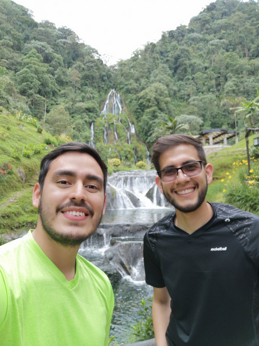 Leme48478690's tweet photo. Los momentos se disfrutan más no por el paisaje, sino por quién te acompaña a verlo. https://t.co/GxopuvccaG