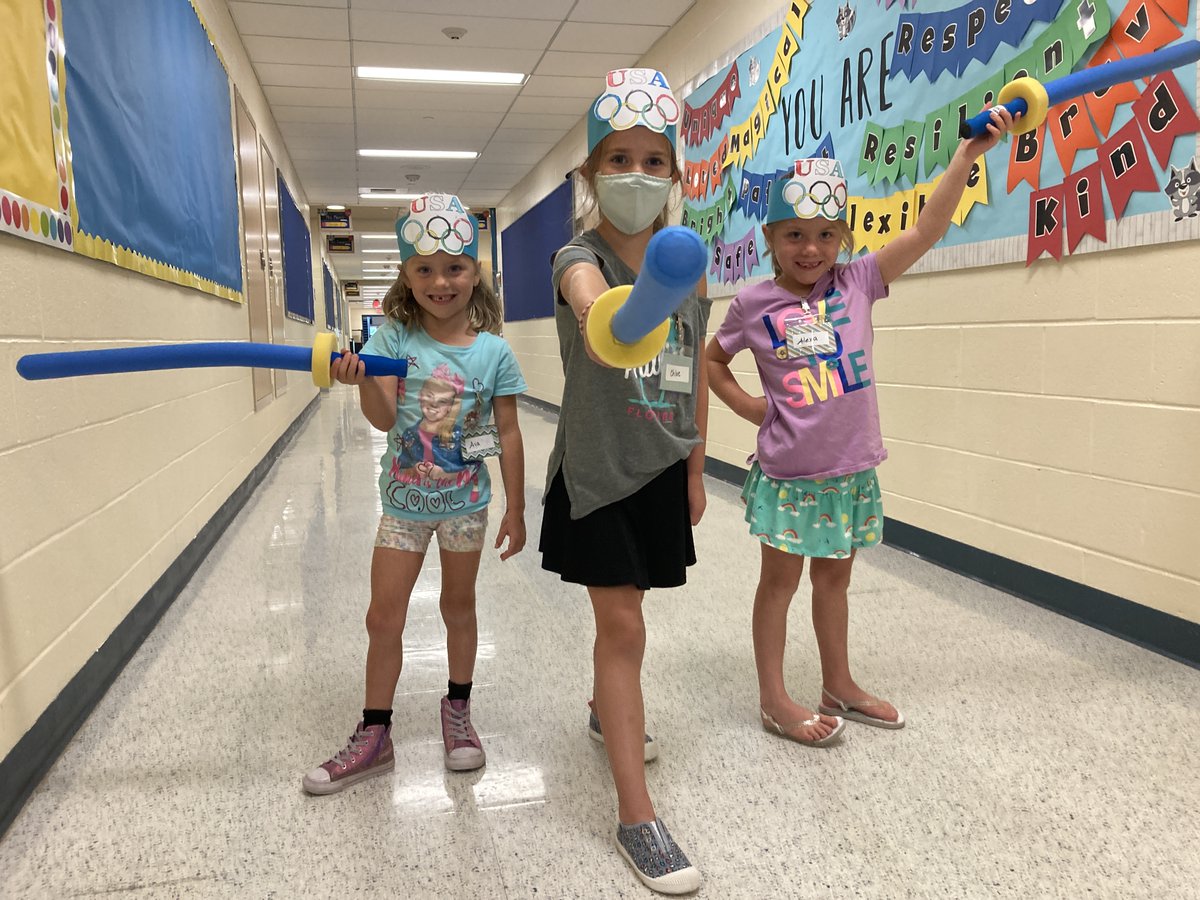 WSSchools's tweet photo. WSSD has FENCING FEVER! PE teacher &amp; fencing coach Ms. Pixie Roane visited students at our Community of Explorers summer program to share about the sport as they celebrated #Olympics Day in honor of @JakeHoyle1234. Jake, you are an inspiration! Bring home the gold! @USAFencing https://t.co/IMoXfjYfJ9
