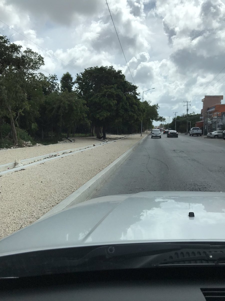 elschur's tweet photo. @MaraLezama dónde se van a poder estacionar aquellos que quieran hacer uso de la pista que están construyendo sobre Av. Las Torres? No veo que consideren bahías de estacionamiento, igual que huayacan. OJO! https://t.co/a4WkpYIVUy