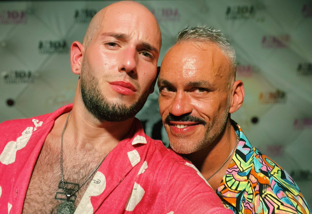 JuanPaparazzi's tweet photo. Me ha costado MUCHO aprender que el amor no es como en las películas, en esta vida no es todo de color de rosas.Y siempre me había ido todo bien pero cuando me ha ido mal (fatal)el que ha estado a mi lado es el.Te quiero @LuarSa81, aunque a veces te mataba eres lo mejor que tengo https://t.co/eraD6A1HwW