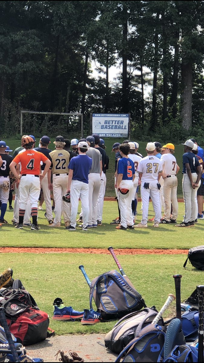 tanyamgriffith1's tweet photo. Spot the @ViewBoysGA it’s the little things #respect #parkviewbaseball #hatsoff @9thinningbball @chasefgriffith https://t.co/CbOtFmnc5x