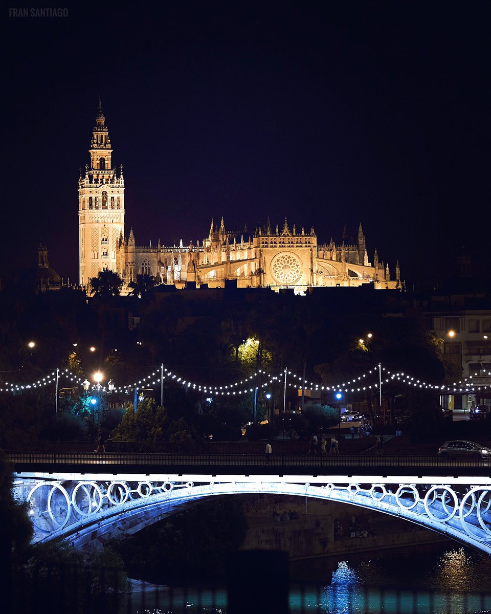 fransantiph's tweet photo. Faroles sobre el río.

#Triana #VelaSantaAna21 https://t.co/SXZwsvVdGD