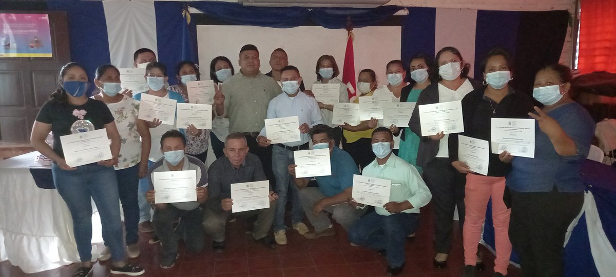 "El liderazgo Educativo permite que exista un sentido de permanencia  a la institución".Entrega de Certificado de la primera promoción de Directores y Subdirectores del Diplomado "Liderazgo en la Gestión Educativa 2017-2018 ".
#EducacionTriunfante 
#EnVictoriasEducativas