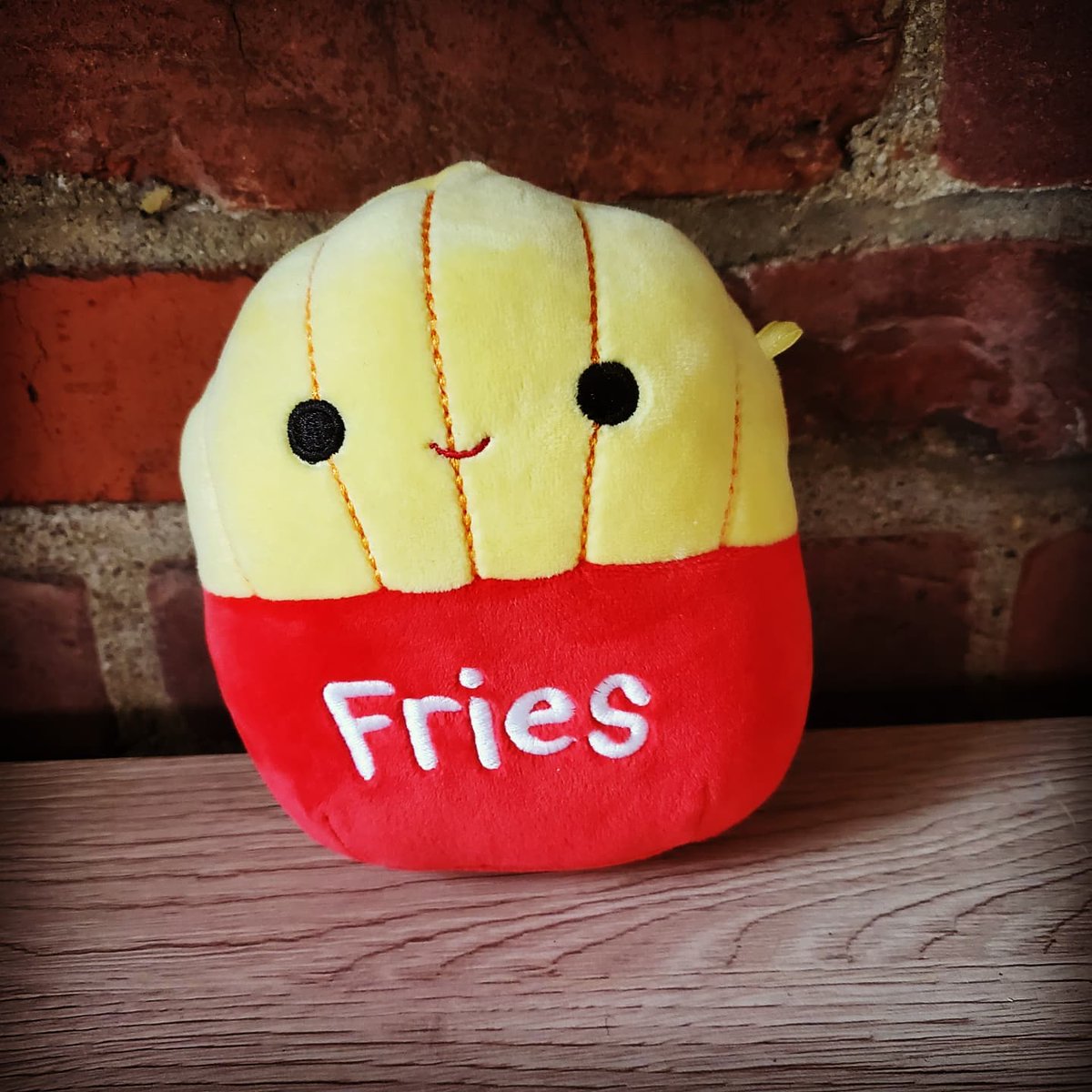 MallowGraham's tweet photo. Floyd the French Fry
5"

#squishmallows #FrenchFry #FrenchFries #Floyd https://t.co/UsLQcB1QKt