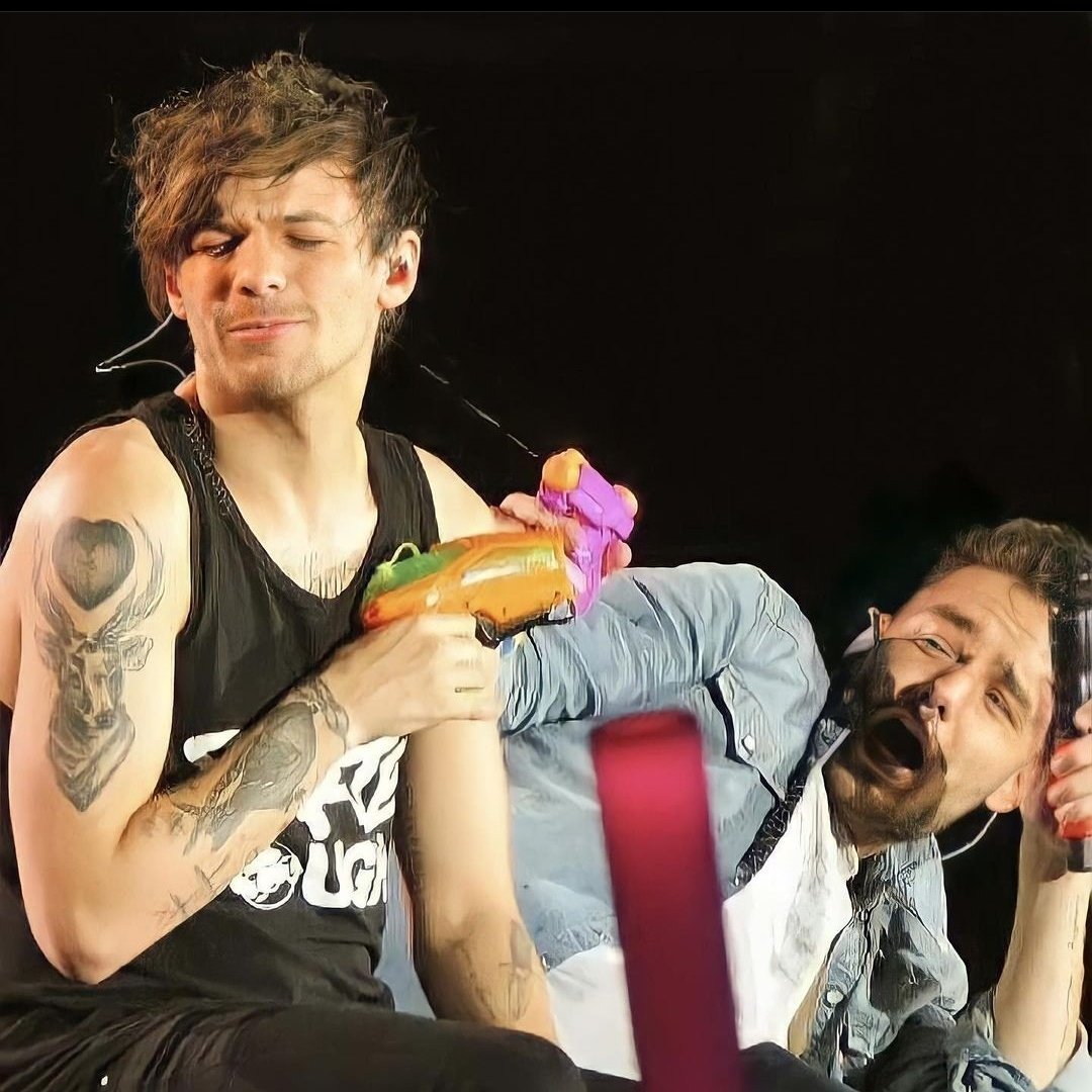 gyuxskies's tweet image. Say what?
THANK YOU LIAM
THANK YOU LOUIS

One Band, One Dream, One Direction
#11YearsOfOneDirection 
11 Years Of One Direction
#11YearsOf1D 
11 Years Of One Direction
#18MonthsMyAss