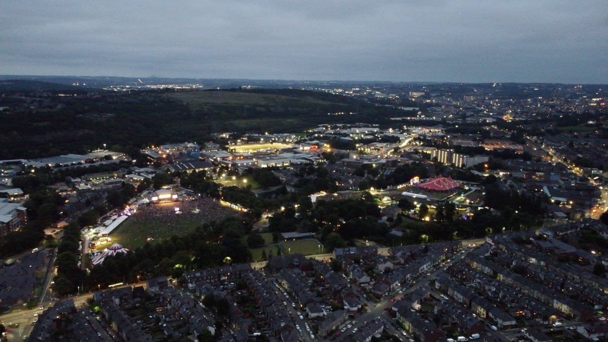 tomdyson93's tweet photo. @tramlines day 1 from the sky! #tramlinesfestival #sheffield #tramlines2021 https://t.co/l9DuQ1JAx8