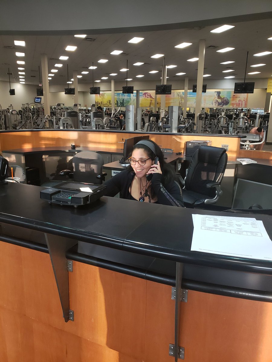 Woman at Work @LAFitness so if you wanna get that in shape Healthy Body then come by #FutureDietitian