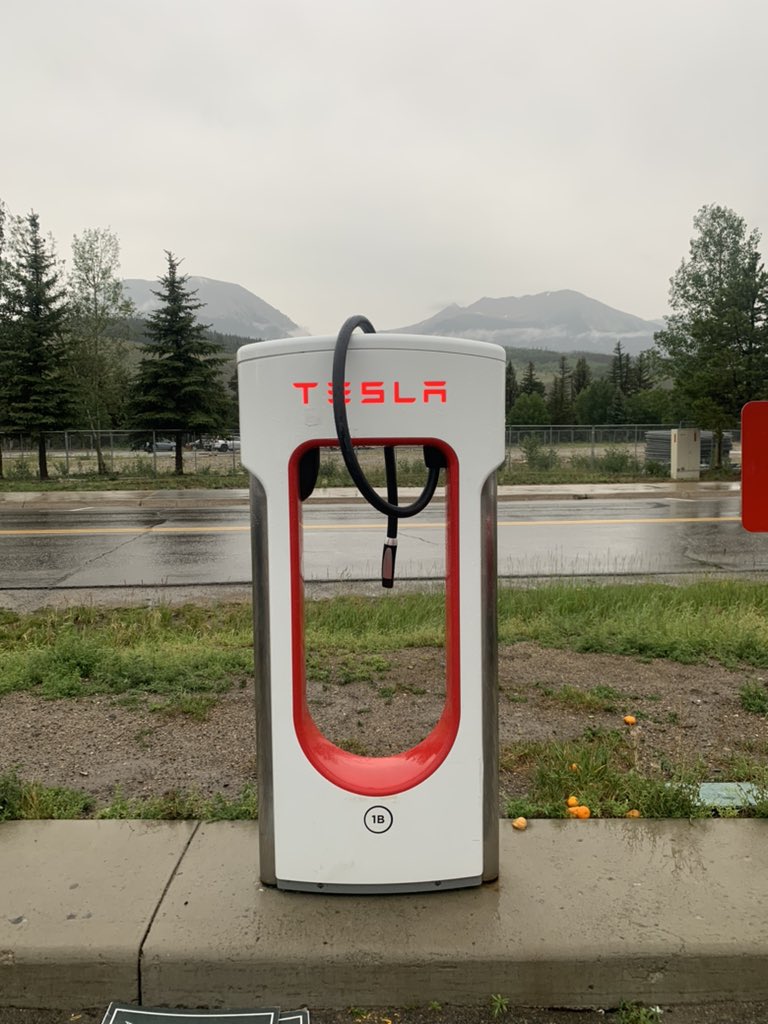 <a href="/tesla/">Tesla</a> owners, this is the universal sign for “Charger not working.” Like, share, tweet and retweet, and save your fellow Tesla owners from the trouble.