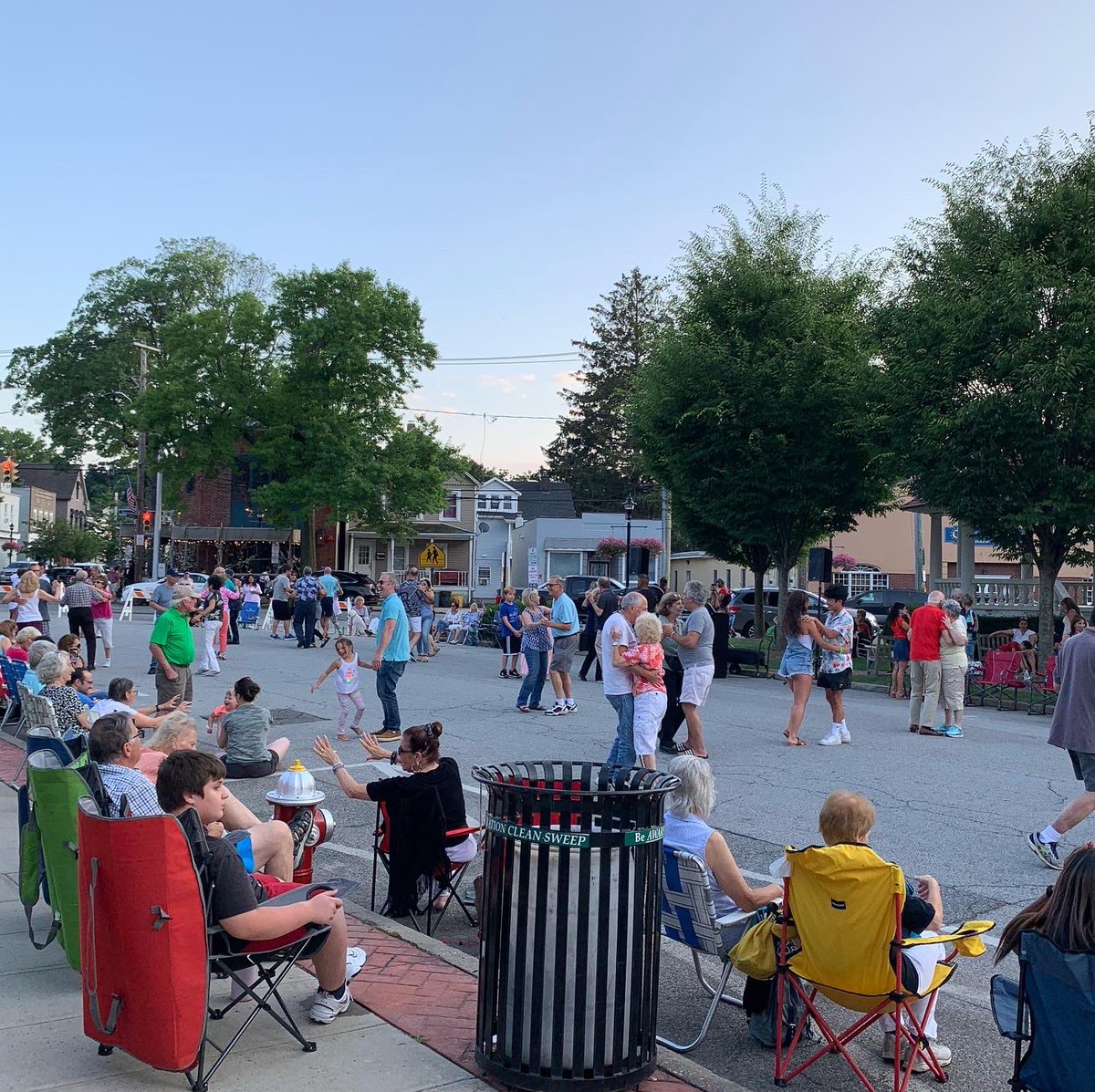 oysterbayny's tweet photo. Scenes from tonight’s Dancing in the Street! Going on tonight until 9pm. Come enjoy the beautiful weather, great music, and amazing company! Thank you again to our Sponsor @bmwofoysterbay! #dits2021 #oysterbayny #mainstreetusa #OBFreeEvent #OBMSA https://t.co/ydC94IZcLq