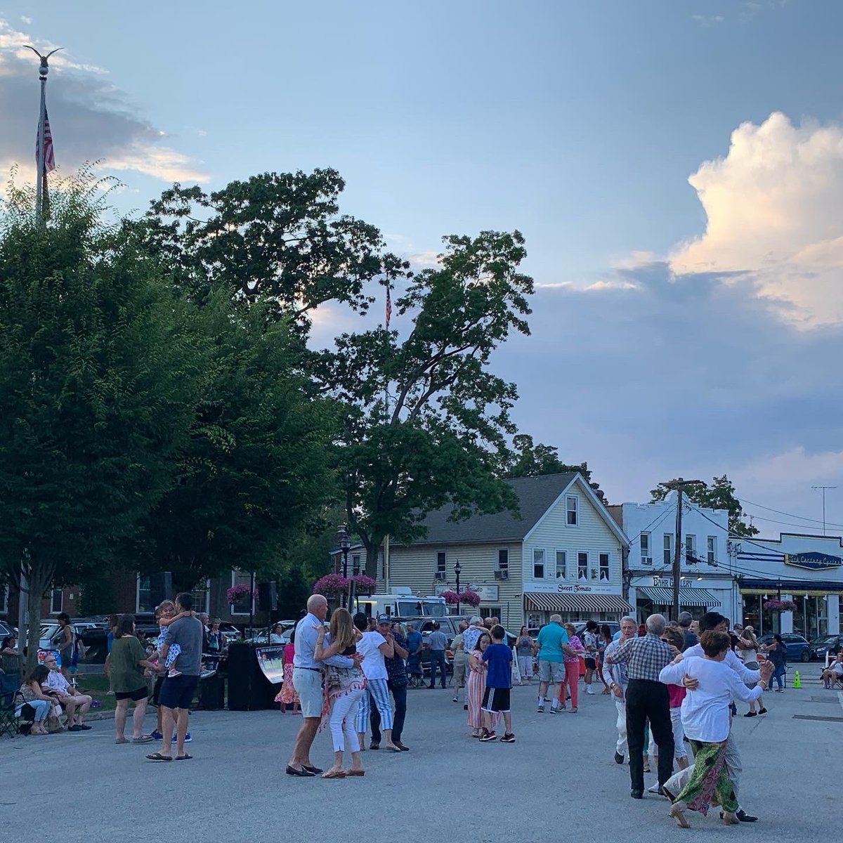oysterbayny's tweet photo. Scenes from tonight’s Dancing in the Street! Going on tonight until 9pm. Come enjoy the beautiful weather, great music, and amazing company! Thank you again to our Sponsor @bmwofoysterbay! #dits2021 #oysterbayny #mainstreetusa #OBFreeEvent #OBMSA https://t.co/ydC94IZcLq