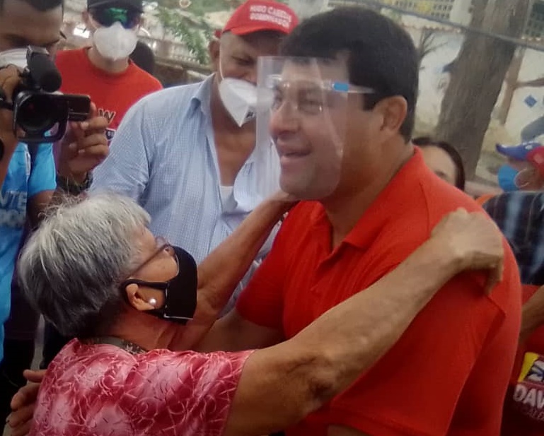 ASN_HC's tweet photo. #AsíLoDijo || @HugoCabezas78 "Mi vida y por amor a un pueblo, la dedicaré hasta el último segundo de ella ", amor con amor se paga, así se llevó acabo el encuentro del precandidato con su pueblo de la región andina
#SiEsHugoSi #ElRetorno #PSUV #HugoEsAmor #ConHugoSi #8Ago #24Jul https://t.co/gbMZsCLAir