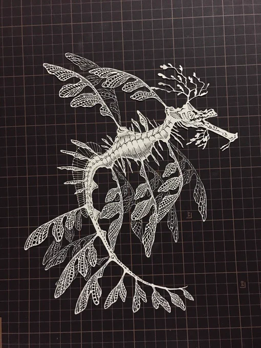 #一枚の紙からの切り絵
このタグは誰が使ってもいいやつなのかな?
私もこのやり方でやってるので使わせてもらいます٩( 'ω' )و

#切り絵 