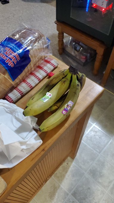 WITNESS you never missed your ripe banana window, they just yeeted to brown https://t.co/XGgMk2YthA<a href="/tag/thebeardstruggle"class="tags"><span>#thebeardstruggle</span></a>