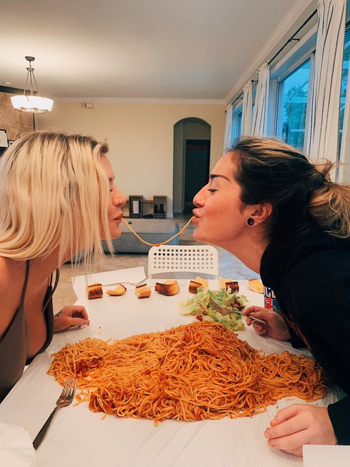 4 pic. sometimes i do something great and tonight is one of those times https://t.co/dvOW67LrI0