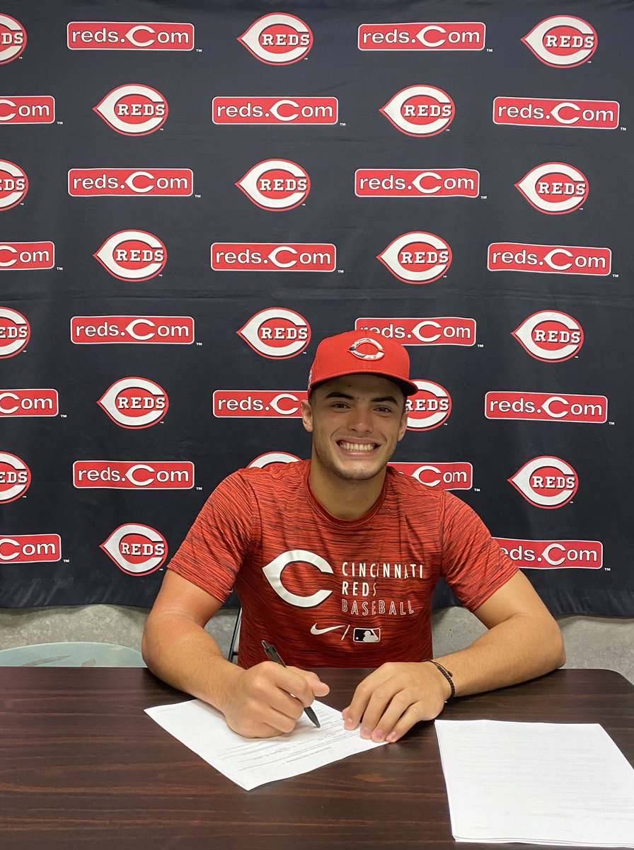 Javier inking his contract with the Reds, what a great person, well deserved and he can pitch 😄. Good luck and I look forward to following your journey. #OTF