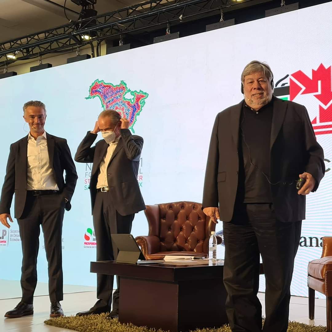 We are very grateful to @stevewoz for having accompanied us with his conference within the @NASCONetwork Trilateral Forum in its 2021 edition. We appreciate the participation of @GobEdoSLP and the governor @JMCarrerasGob and @MPORRINO WTC Industrial #SanLuisPotosi Director #USMCA