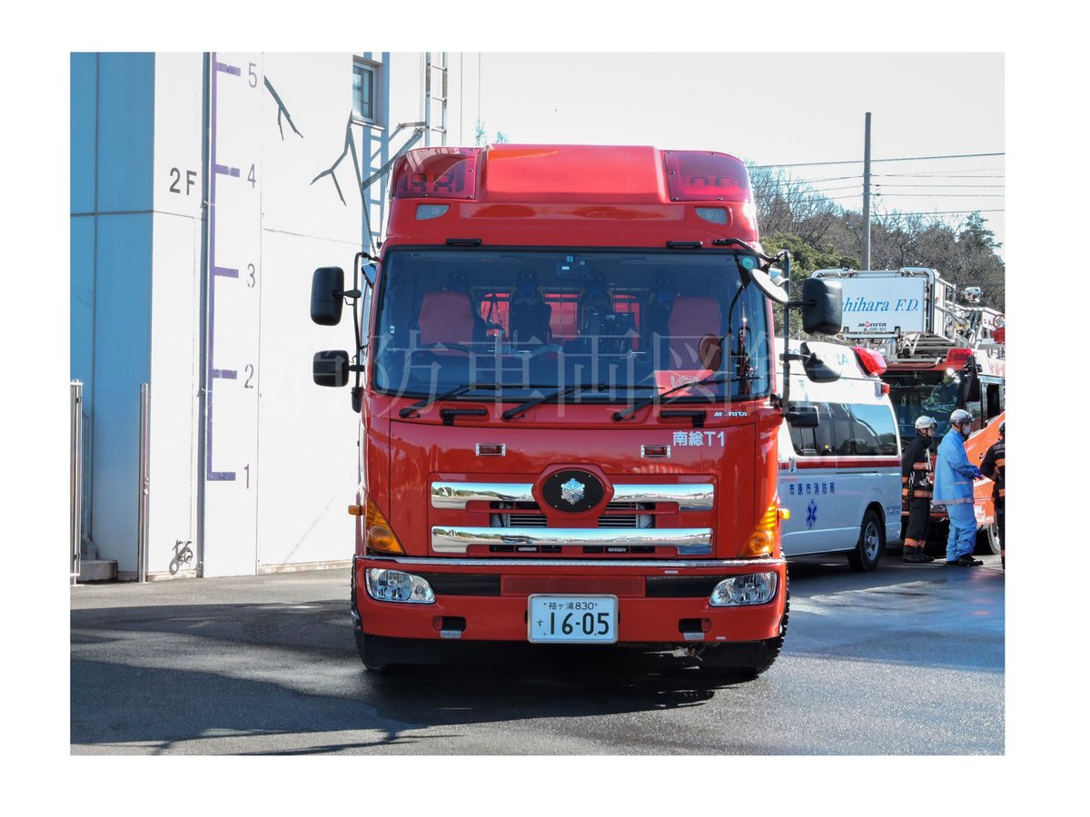 fd919r's tweet photo. 市原市消防局(千葉県)
南総消防署 南総タンク1
【水槽付きポンプ車Ⅱ型】
車種:日野プロフィア
型式:QPG-FH1AHDA改
艤装:モリタ
配備年:平成28年配備(2016)

南総署管内は水源の確保が難しい地域があるため5000Lを搭載し、簡易防火水槽を装備しています。 https://t.co/GvQLuYJvt2