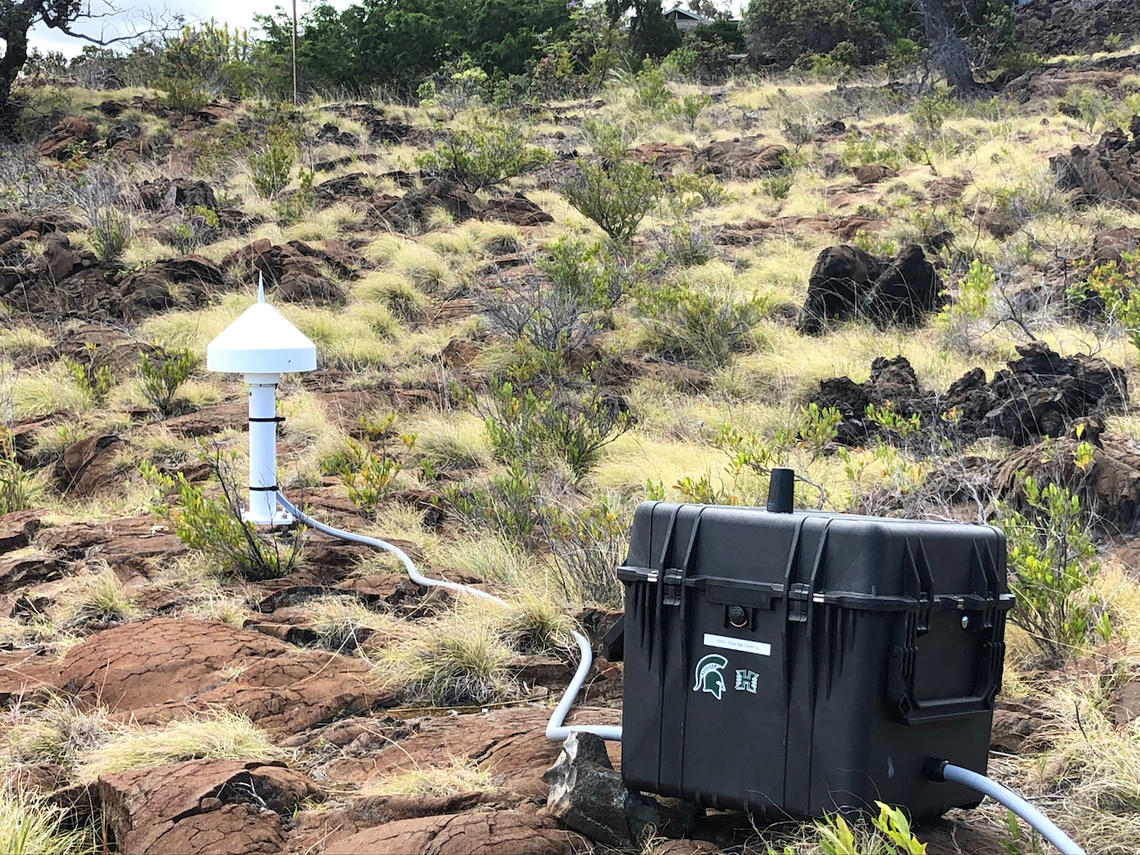 USGSVolcanoes's tweet photo. As Hawaiian volcanoes erupt &amp; grow, the weight causes the Pacific Plate to flex downward. Stress can lead to deep #earthquakes. Researchers now installing #GPS to improve the scientific understanding of plate bending in the Hawaiian Islands. #VolcanoWatch: https://t.co/nhfYyVK9MG https://t.co/6qVriMZIHH