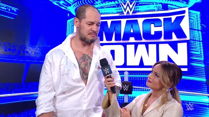 Corbin hecho corneta en este SmackDown. 