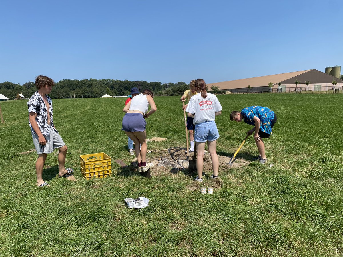 SH_Givers's tweet photo. Onze 4de dag zijn de laatste details toegevoegd aan onze kampplaats. Ook onze eerste zelfgemaakte maaltijd was een succes. Ze zijn volledig klaar om de volgende dagen ten volle te kunnen genieten van hun kamp. #hetebliksem 🏕🌟 https://t.co/iVtVgYqBwT