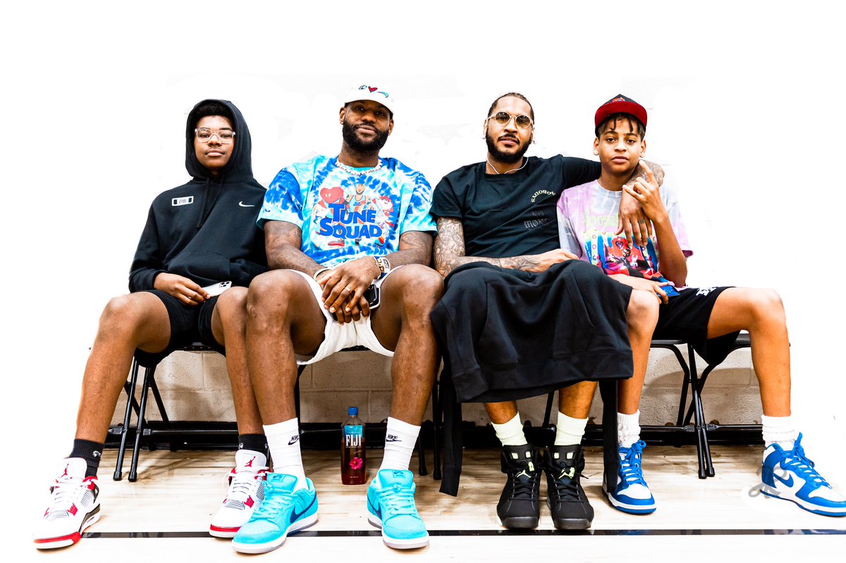 Hugoshoots's tweet image. Family.