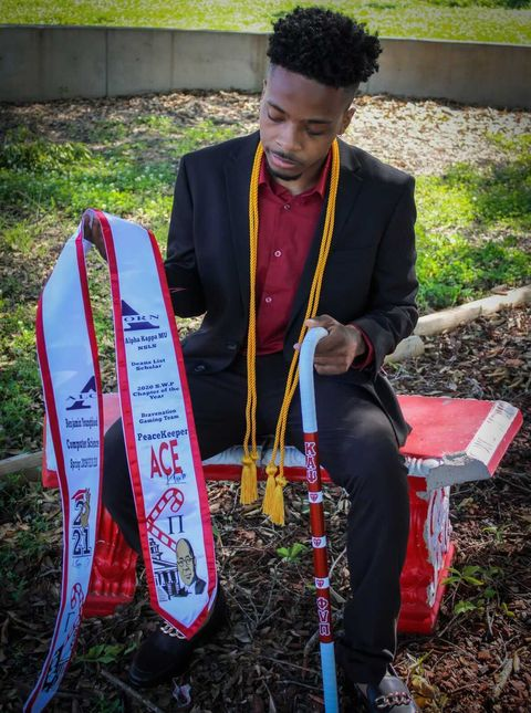 hbcugents's tweet photo. Benjamin Youngblood @_YBreezyB1
Graduated Magna Cum Laude from Alcorn State with a degree in Computer Science, Spring 19 Nupe, AceKlub, helped to found the BraveNation eSports competitive gaming team. #ASU #HBCU #HBCUGENT https://t.co/xs4SMYQ27Y