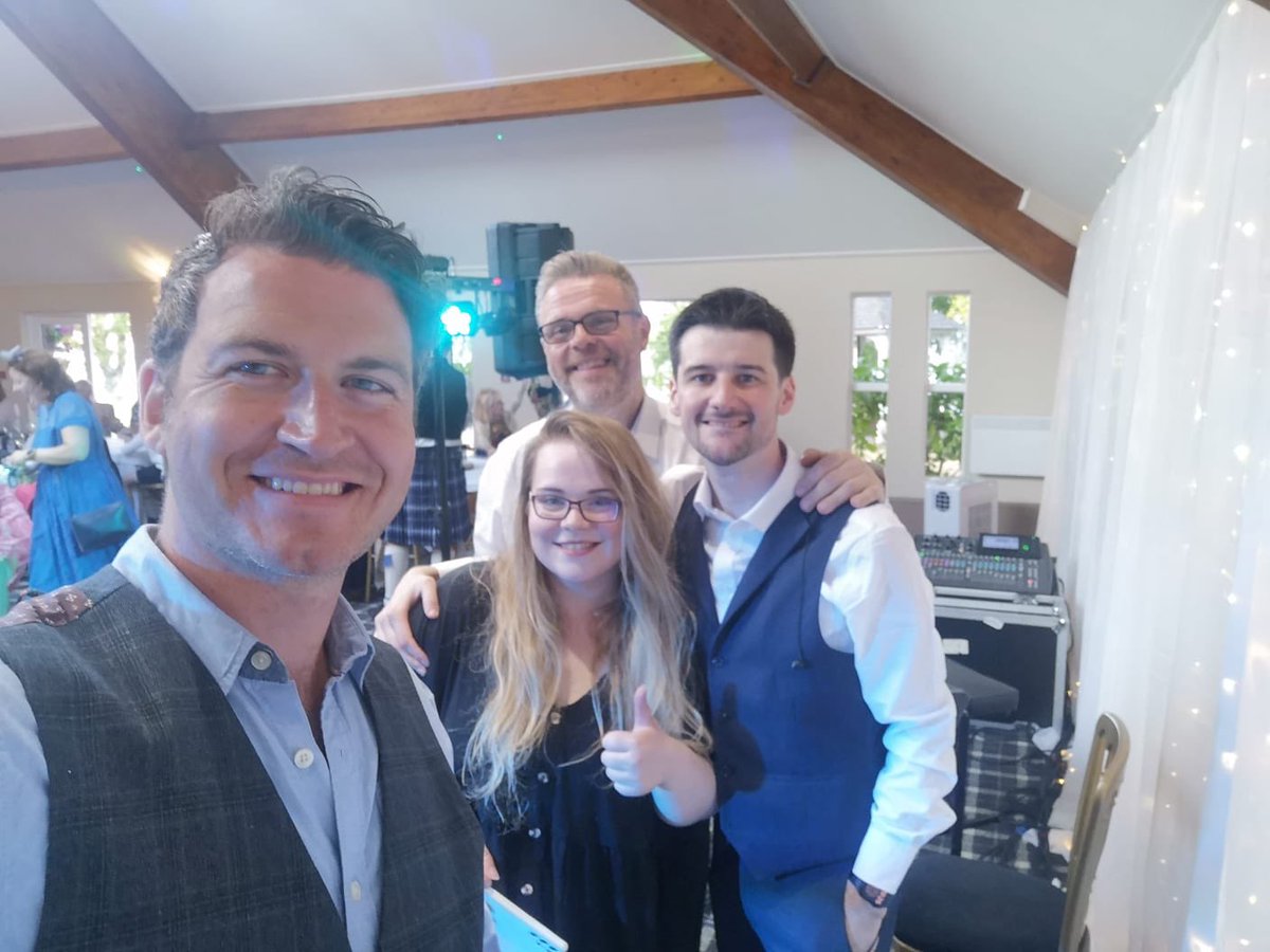 FLUNG ABOOT tweet media