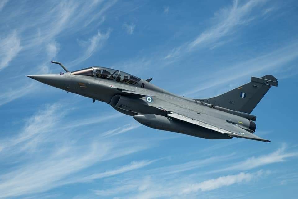 MightyWar3's tweet photo. Tidak pakai waktu lama, pesawat tempur Dassault Rafale pertama untuk Hellenic Air Force telah tiba dari Prancis, dimana ini merupakan dari kesepakatan senilai β¬2,3 Miliar (Rp33,2 Triliun) untuk pembelian 12 unit Rafale.
#updateberita #updatemiliter #updateinformasi #infoberita https://t.co/urrFbaFfp7