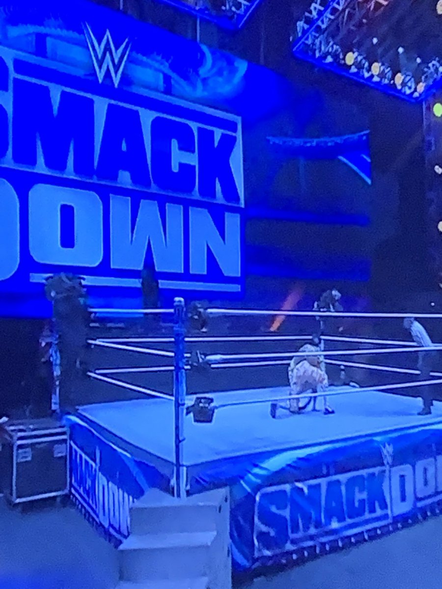 miamispotshow's tweet photo. #Smackdown @RollingLoud #Miami https://t.co/yV2GhASevQ