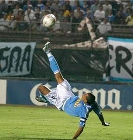 ClubSCristal's tweet photo. 📸 | ¡GOLAZOS! 😍

🔄 RT: La chalaca de Soto.
💙 Like: La chalaca de 'Canchita'. 

#FuerzaCristal
#SomosFamilia https://t.co/prQLRtTJWn