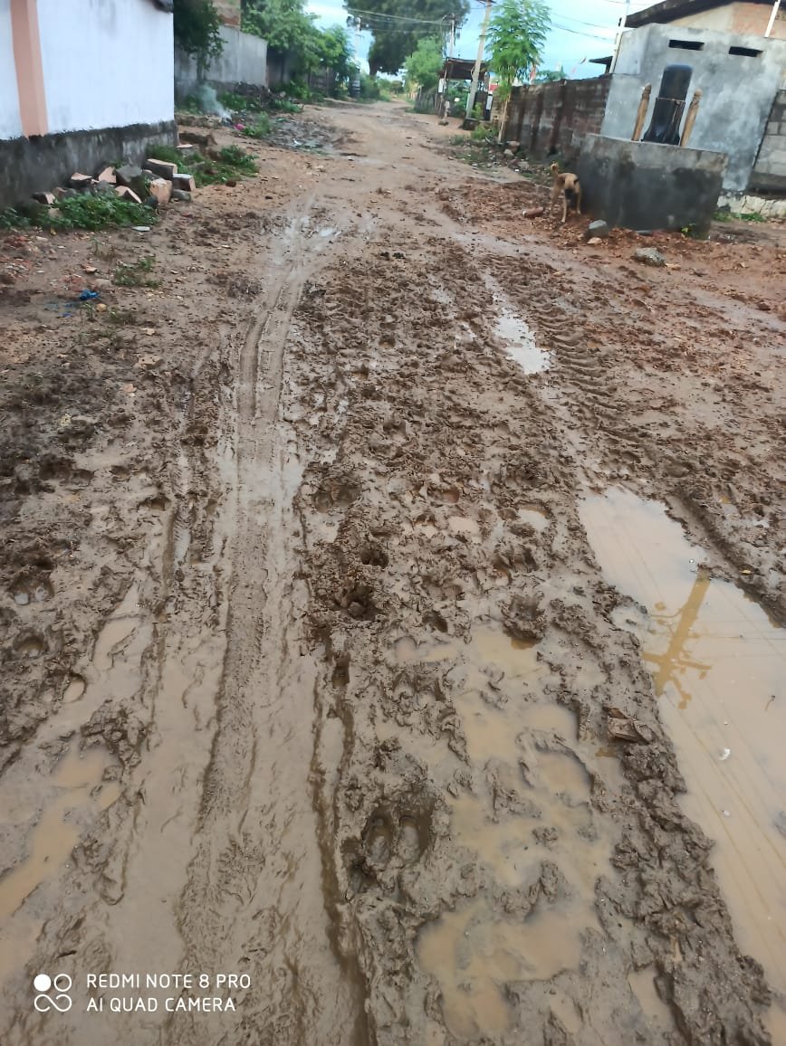 vallimahesh's tweet photo. @MalsurBanoth @SonuSood Happy Birthday@KTRTRS sir, have no road connectivity to our village. We have to walk at least 4 km through mud tracks to reach the main road . the students, to our elderly and sick. For pregnant women and terminally ill patients, this often results in death en route to the PHC https://t.co/QA4MT7isRU