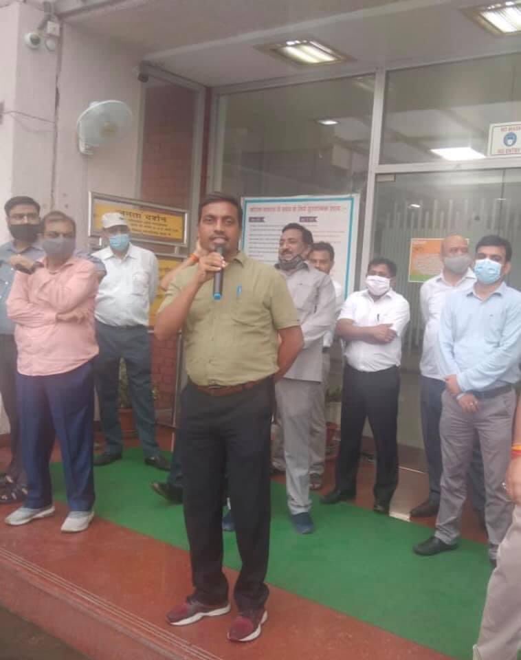 ggvpatel's tweet photo. अन्याय के विरुद्ध संघर्ष अपरिहार्य @RAKushwaha3 @SunilKG_DVVNL @dk_dnsh5344 @rvpjes @RvpjesA @HallaBooll @ErNeeraj8178 @AnoopKu00585653 @RvpjesB @RVPJESPurvancha @AnilPathak8851 @puvvnlfatehpur @dsneelmani @rvpjesbanda @RVPJESFZD1 @Arvindb29480644 https://t.co/VGJyVLBBwC